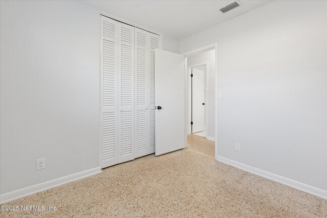 Building Photo - 863 Westgate Dr