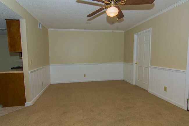 Building Photo - Spacious 3-Bedroom, 2-Bath Condo Available!