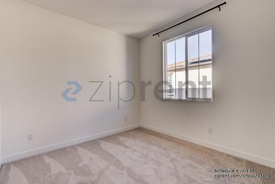 Building Photo - Unit