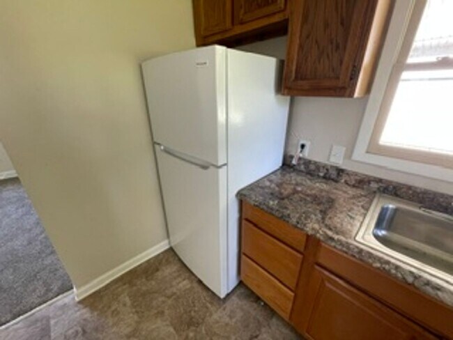 Building Photo - 2 Bed- 1 Bath - Single Family Home