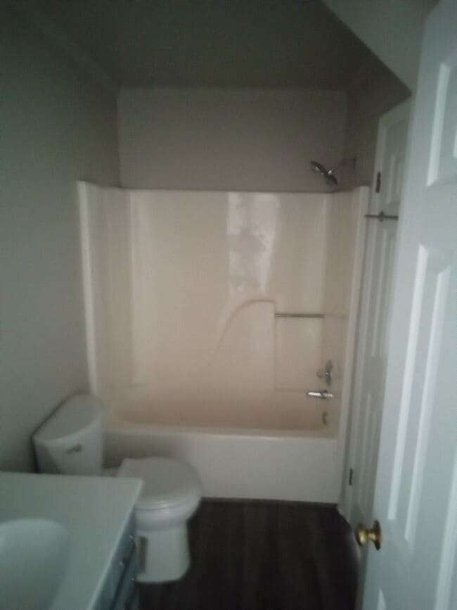 Building Photo - Super Cute END UNIT townhome located close...