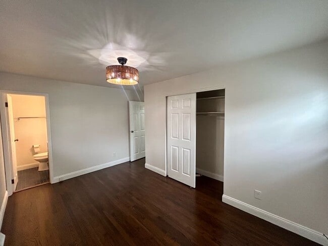 Building Photo - 5148 Fullerton Dr