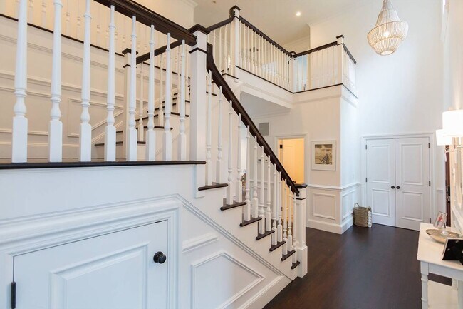 Building Photo - 50 Narrow Ln