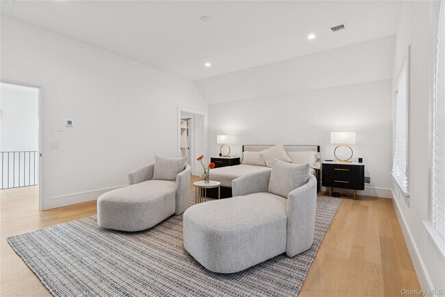 Building Photo - 4 Margareta Ct