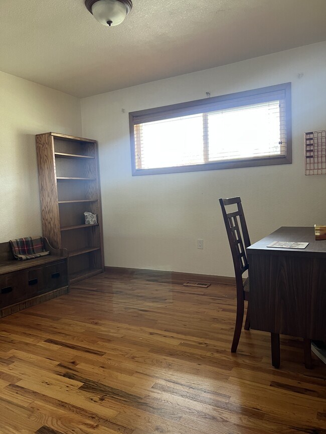 Building Photo - 820 Takena St SW