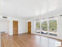 Building Photo - 204 Solana Dr