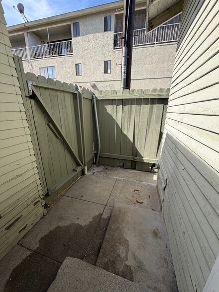 Building Photo - 617 W 17th St