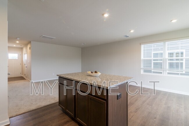 Building Photo - 6067 Bridle Crk Dr