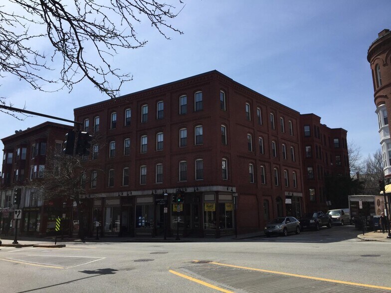 Building Photo - 4 Davis Ave