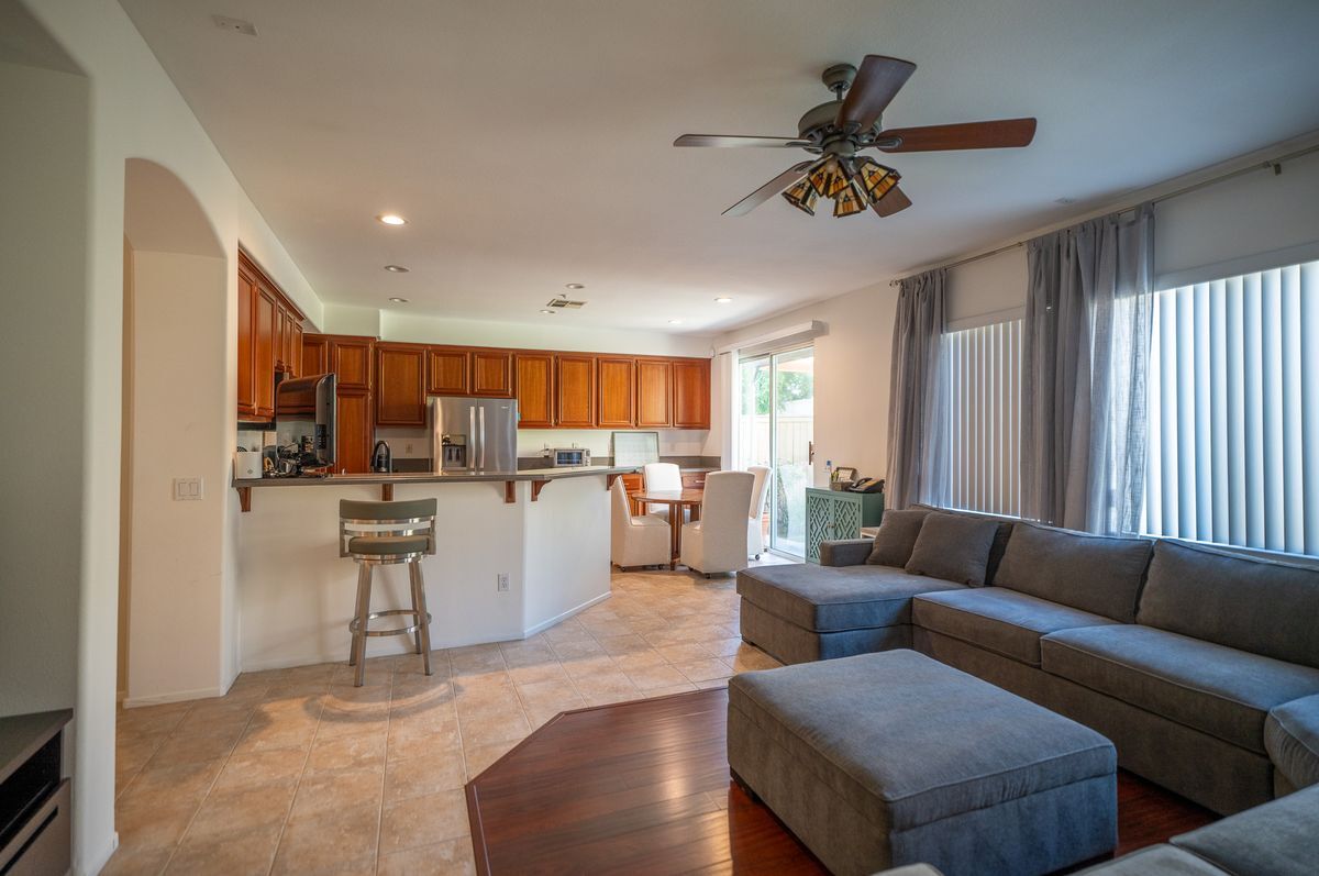 Building Photo - 12207 Vía Santa Marta