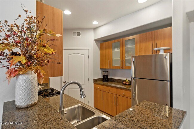 Building Photo - 6900 E Princess Dr