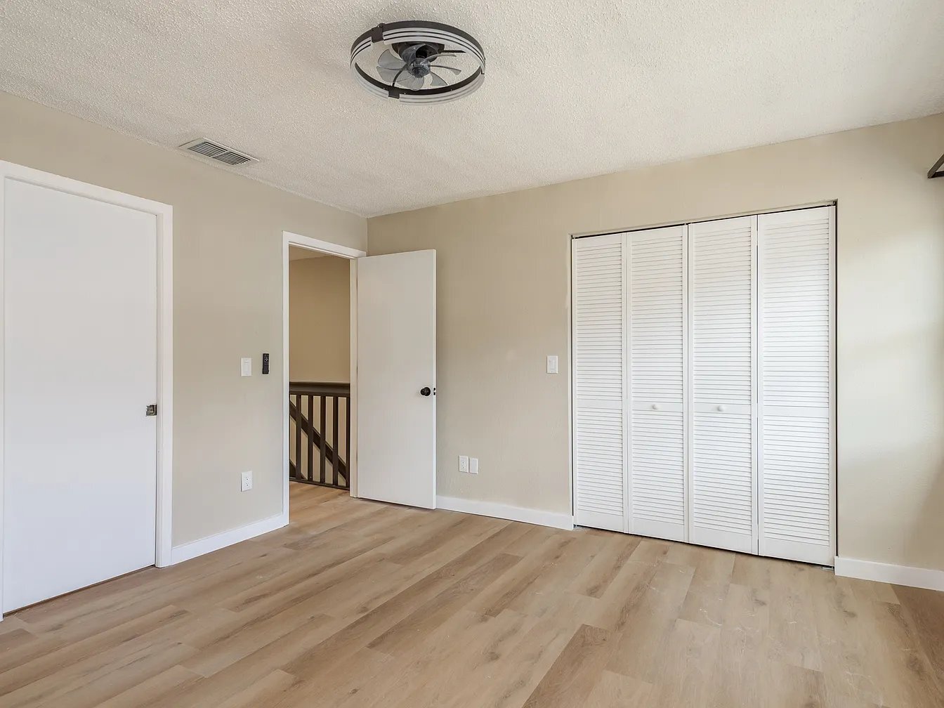 Building Photo - 2890 S Pines Dr