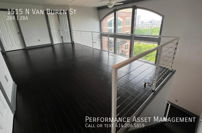 Building Photo - 1515 N Van Buren St