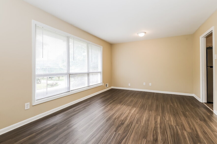 Building Photo - 6913 Doncaster Rd