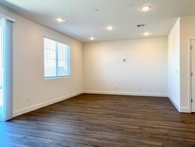 Building Photo - Brand new 4 bedroom solar home!