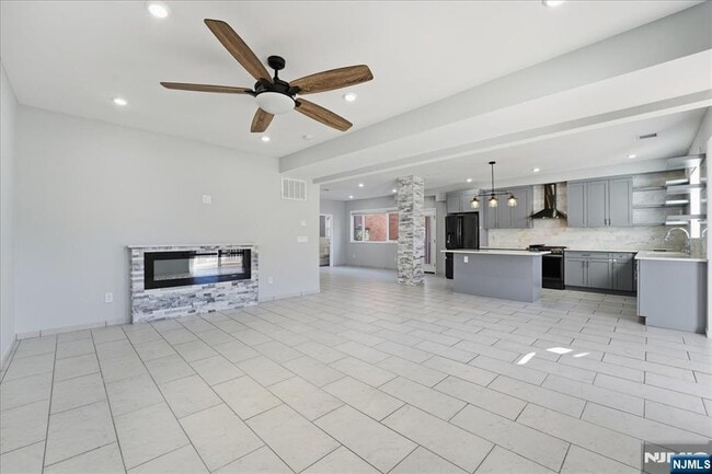 Building Photo - 85 Beckwith Pl