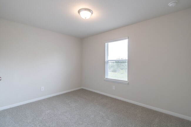 Building Photo - 544 View Dr