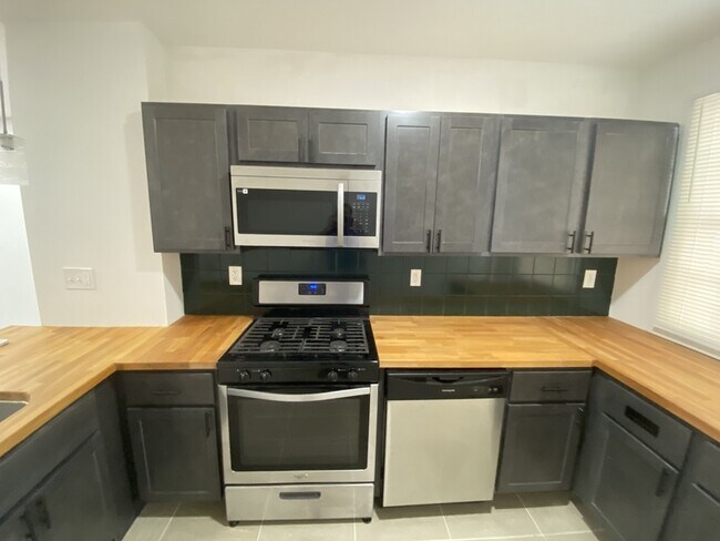 Building Photo - 423 N Highland Ave