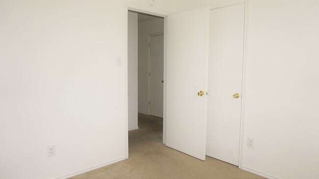 Building Photo - 4600 Greyhound Dr