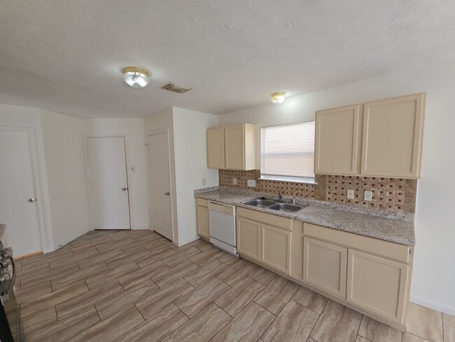 Building Photo - 21802 Westfield Ridge Dr