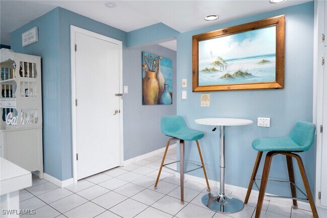 Building Photo - 1351 Oaklawn Ct