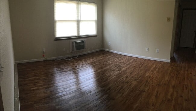 Building Photo - Marshfield Apartments