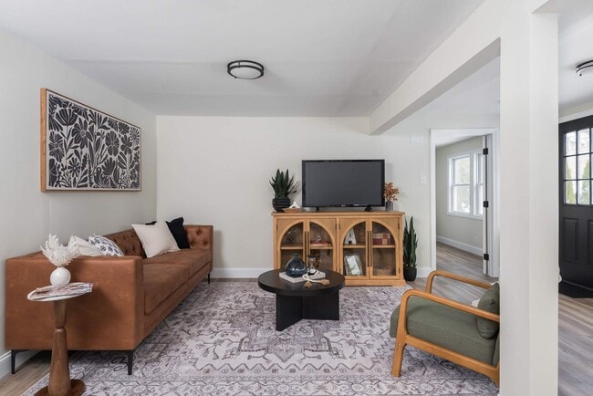 Building Photo - opportunity in South Carver!!