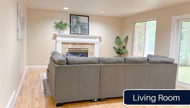 Building Photo - 8017 Showcase Ln