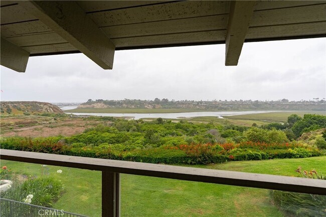 Building Photo - 633 Vista Bonita