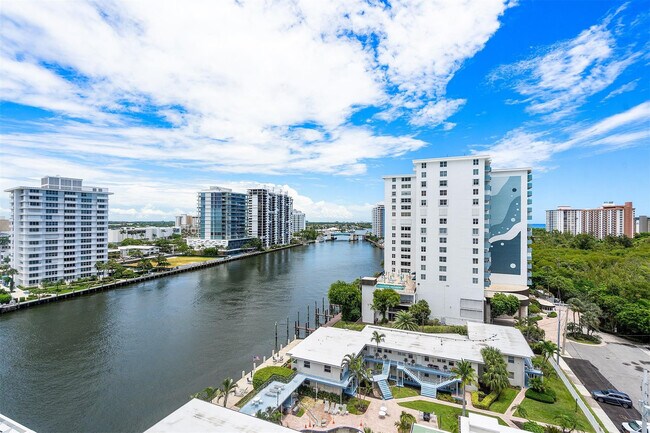 Building Photo - 715 Bayshore Dr