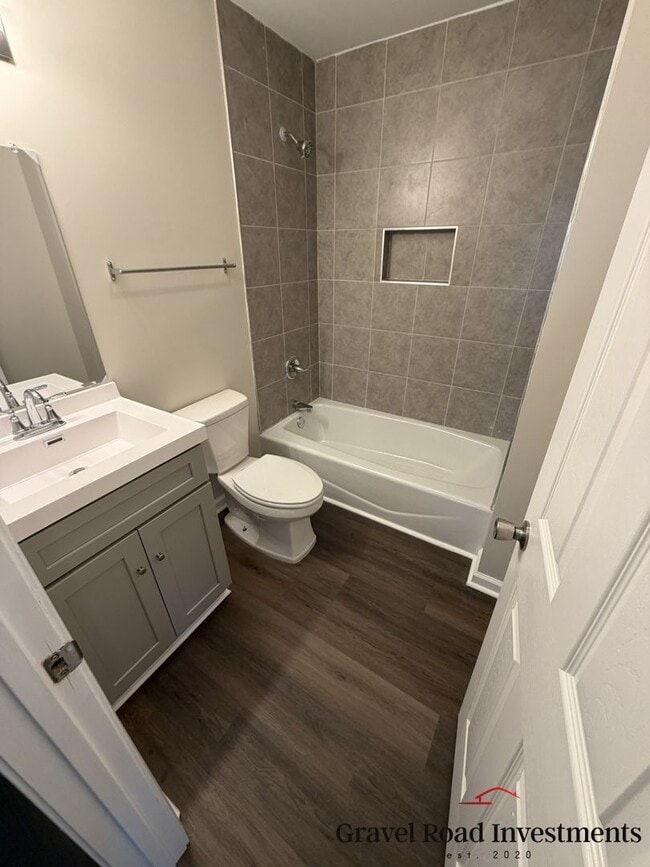 Building Photo - Cozy 3 Bedroom