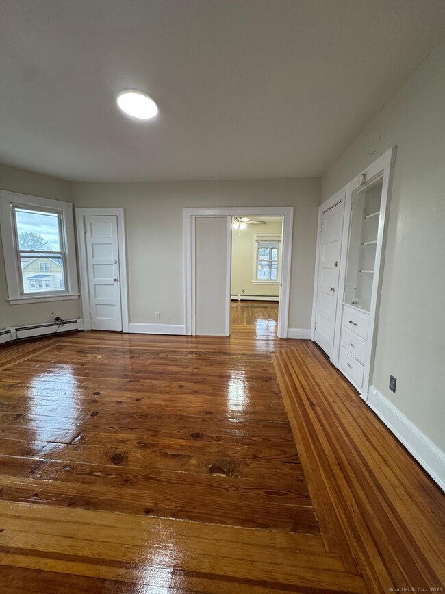 Building Photo - 328 Chapman St