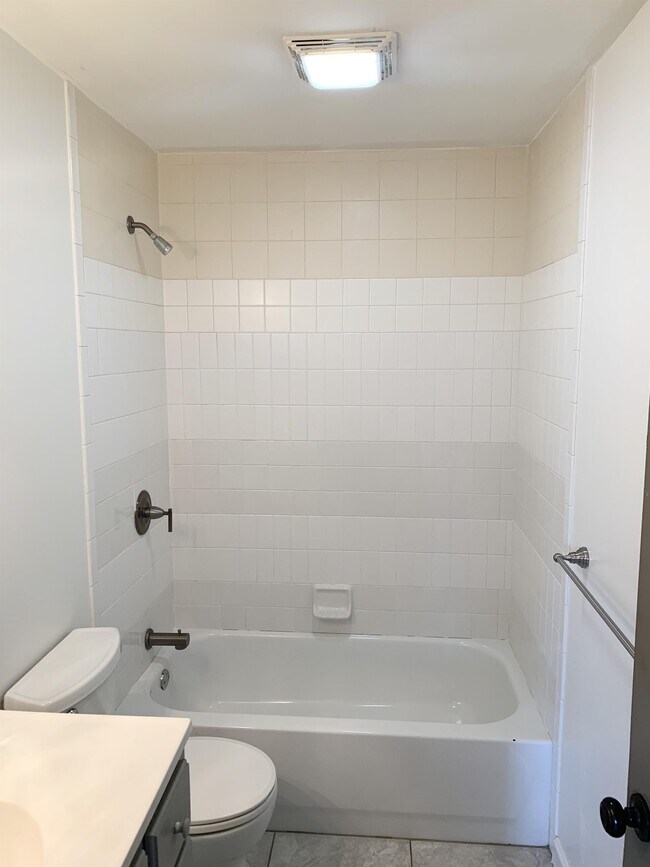 Building Photo - 205 Blackwood St