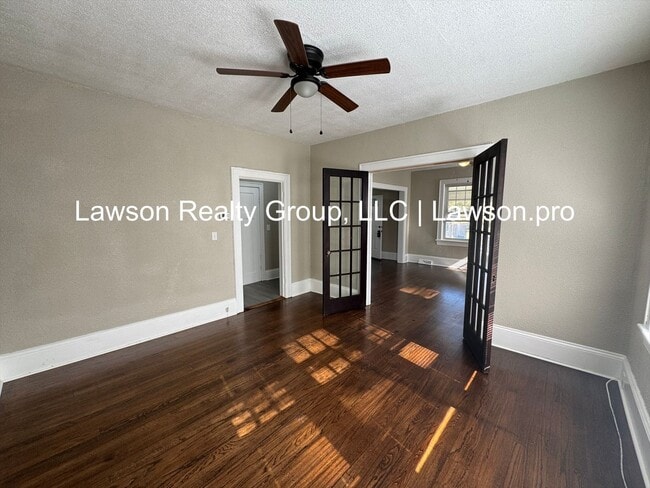 Building Photo - Updated Four Bedroom Home Close to Downtow...