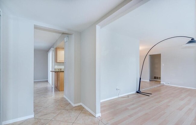 Building Photo - 2439 E Del Rio Dr
