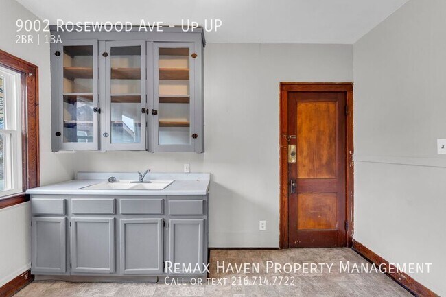 Building Photo - 9002 Rosewood Ave