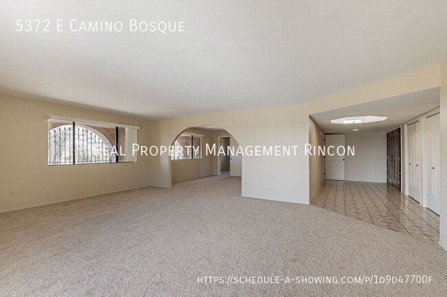 Building Photo - Location! Quintessential Tucson Classic is...