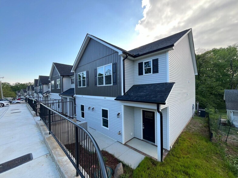 Building Photo - 1042 McLain Rd