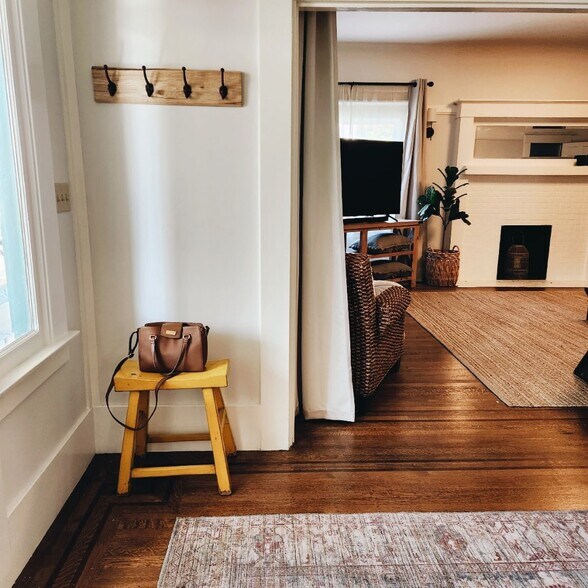 Entry - 459 Boulevard Way