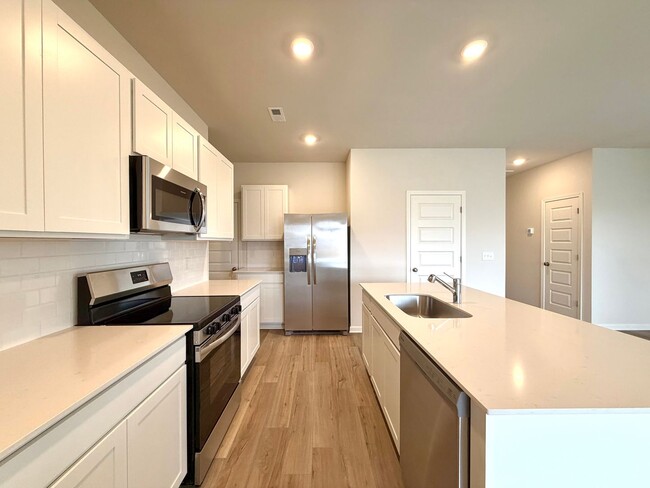 Building Photo - 900 Moray Ln