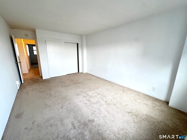 Building Photo - 71 Strawberry Hill Ave
