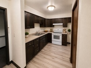 Building Photo - 130 Cherry Ave