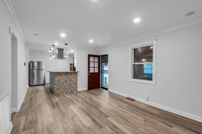 Building Photo - 7453 Harrow Dr