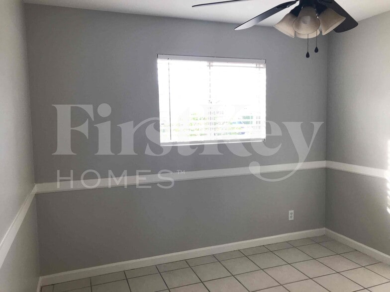 Building Photo - 9409 N 36th Dr