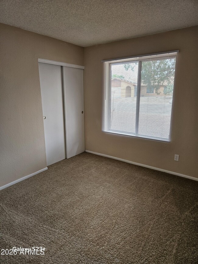 Building Photo - 3223 N Woodburne Dr