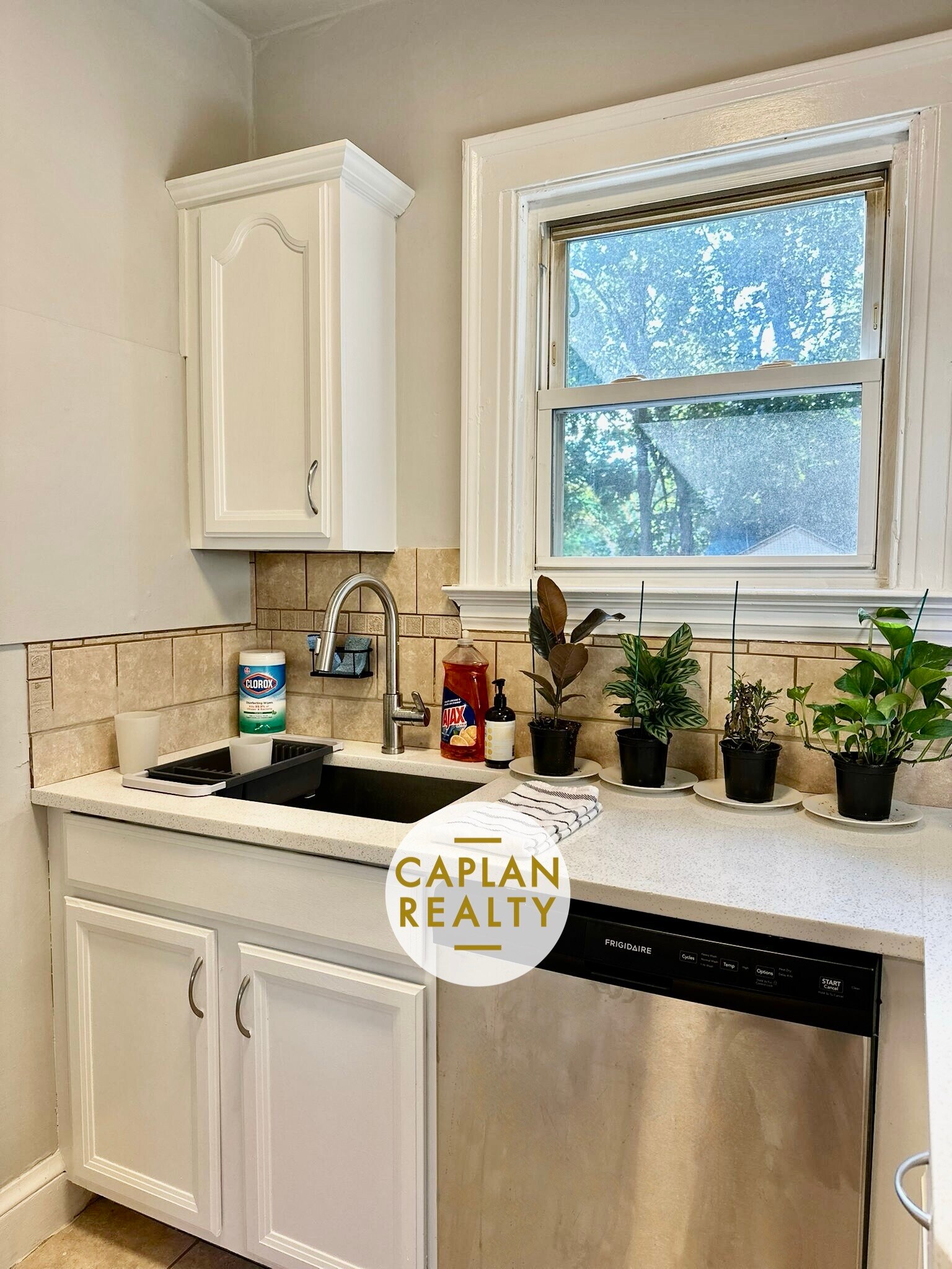 Building Photo - 86 Roydon Rd