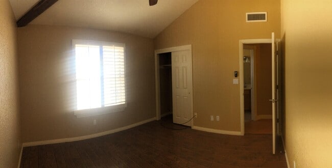 Building Photo - 556 Pinar Del Rio Dr