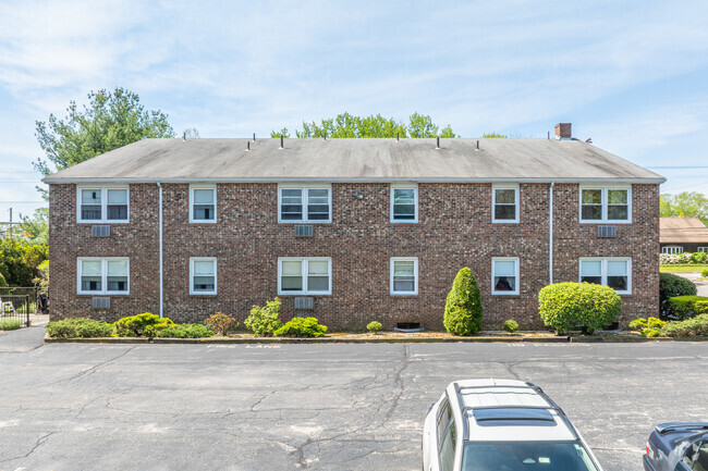 875 Main Ave Warwick, RI 02886-1956 - Midland Manor Apartments