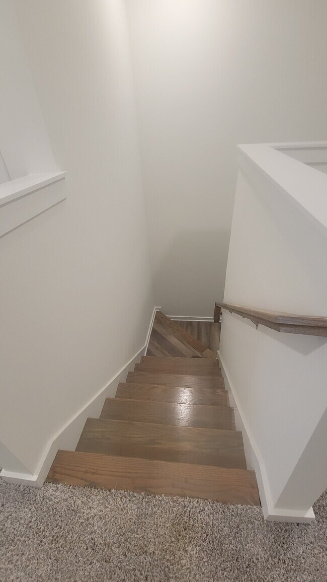 Building Photo - "Charming 3-Bed Townhouse Retreat with Granite Elegance in Prime Huntsville Location!"