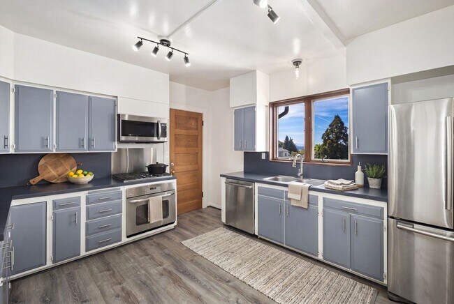 Building Photo - KIRKLAND ROSEHILL